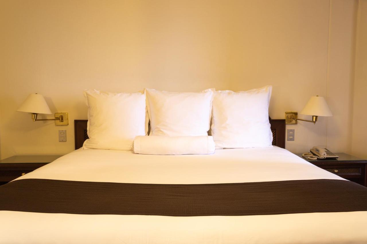 J&A Classic Hotel Лима Экстерьер фото A bed