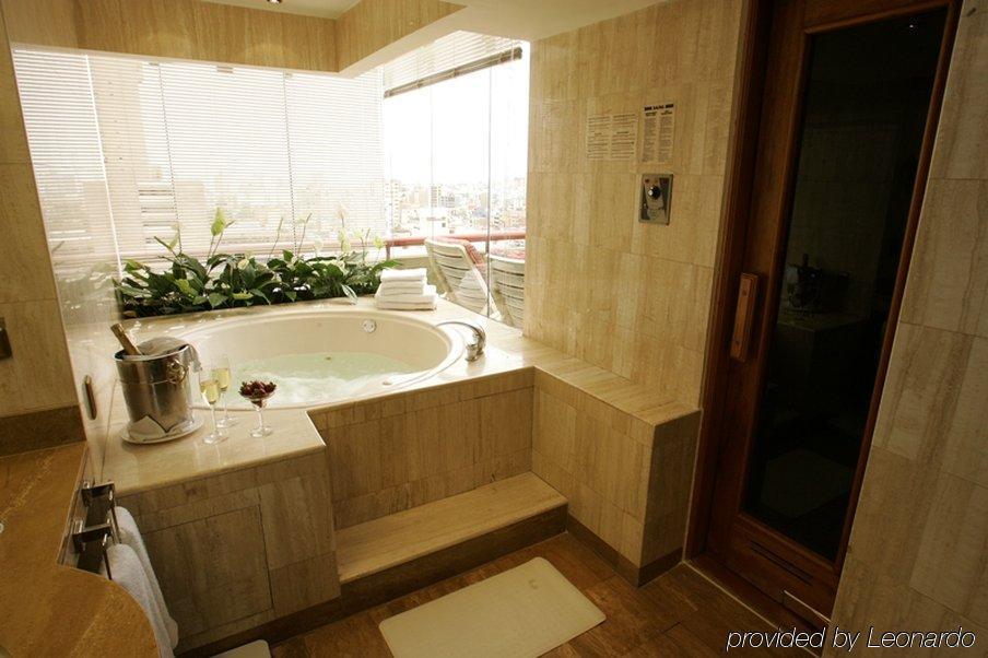 J&A Classic Hotel Лима Удобства фото A bathroom in a hotel