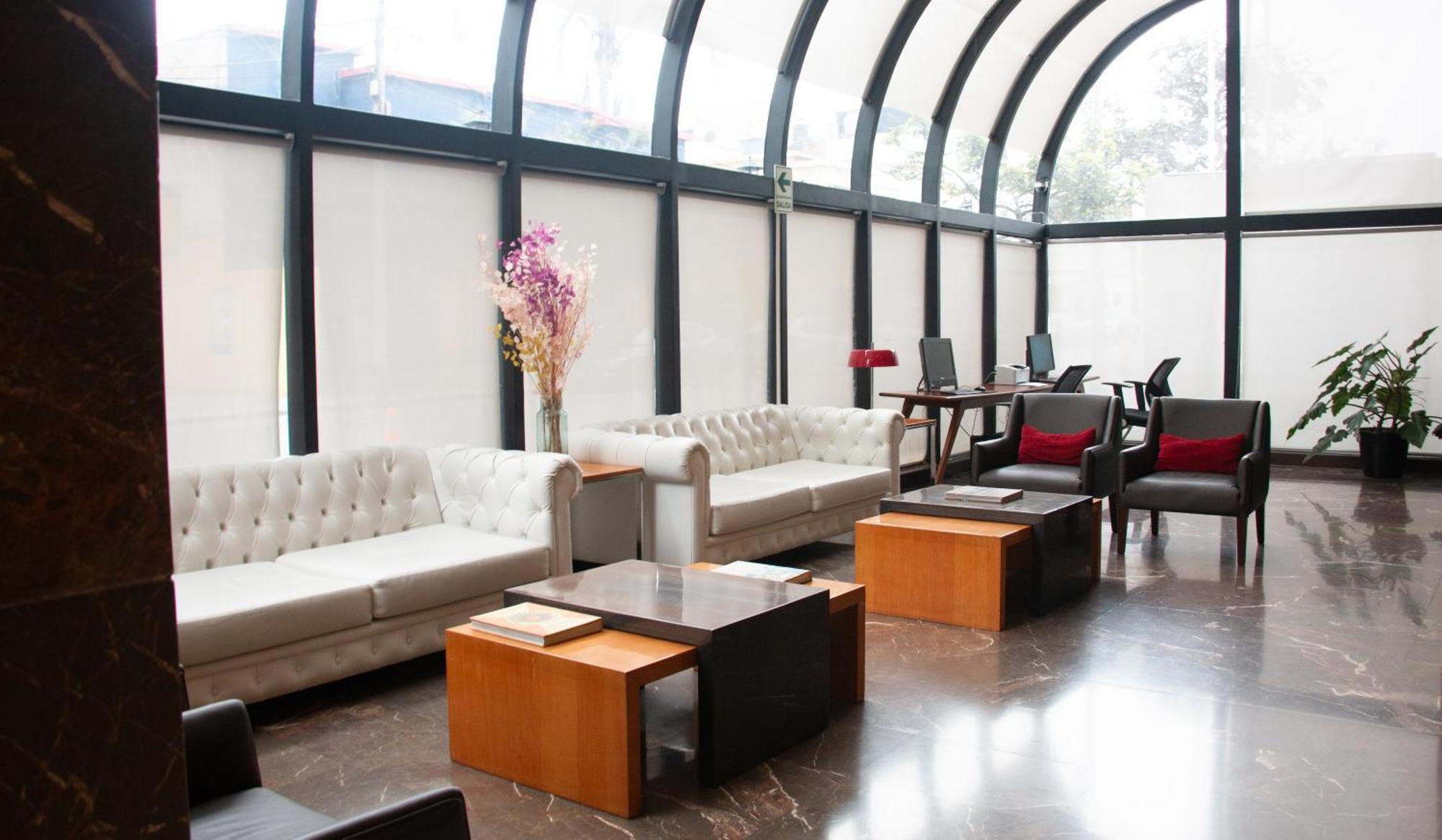 J&A Classic Hotel Лима Экстерьер фото The lounge at the airport