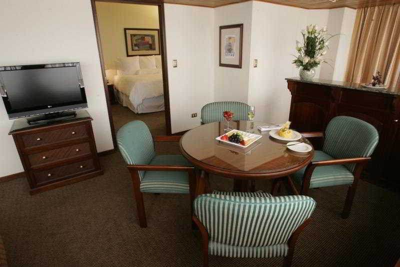 J&A Classic Hotel Лима Номер фото A suite at the hotel